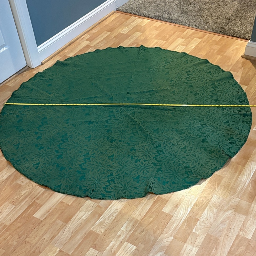 Round Tablecloth, 68”, Green w Poinsettia Jacquard Design